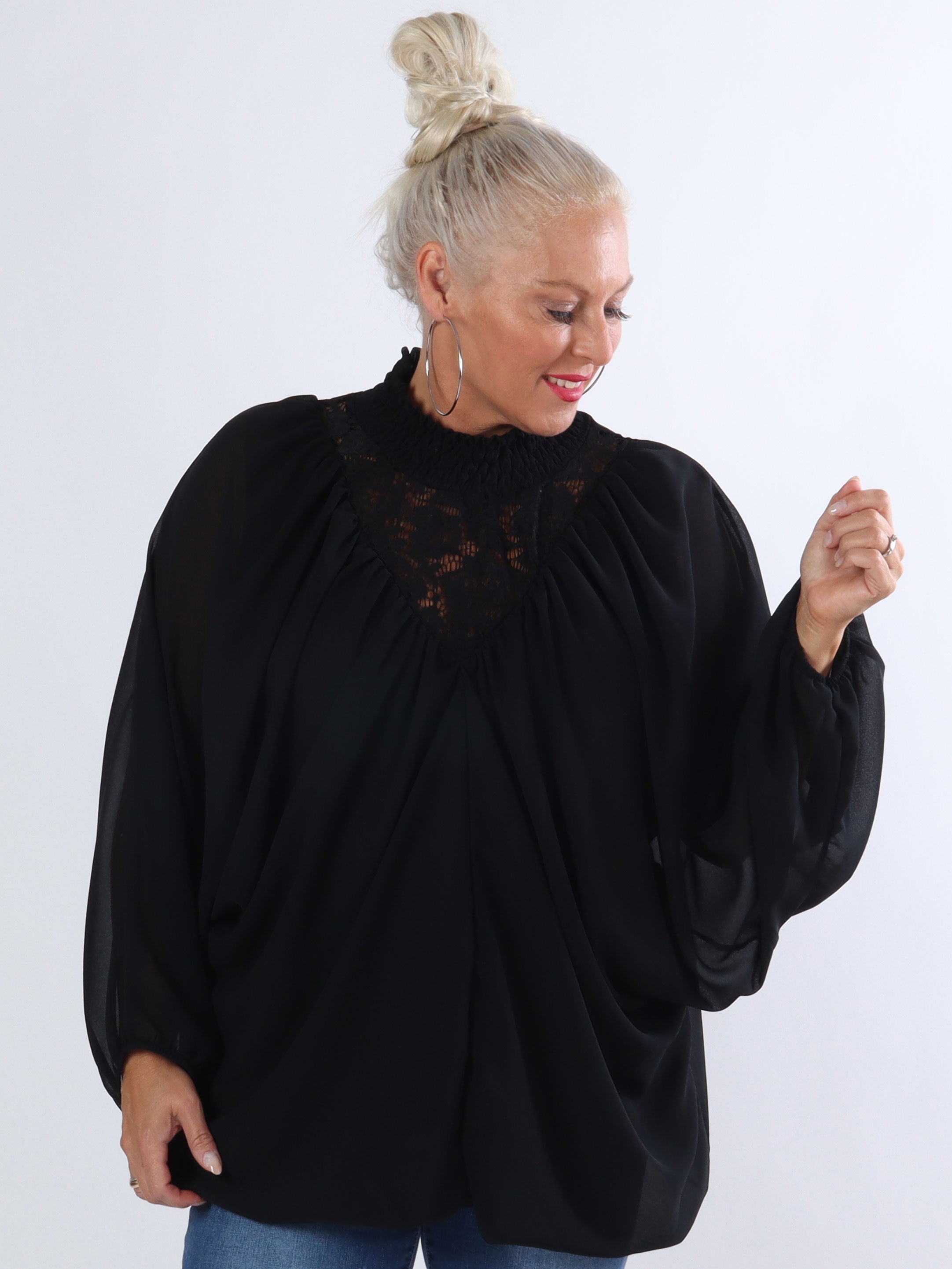 Edina - Fin plus size blus med vida ärmar